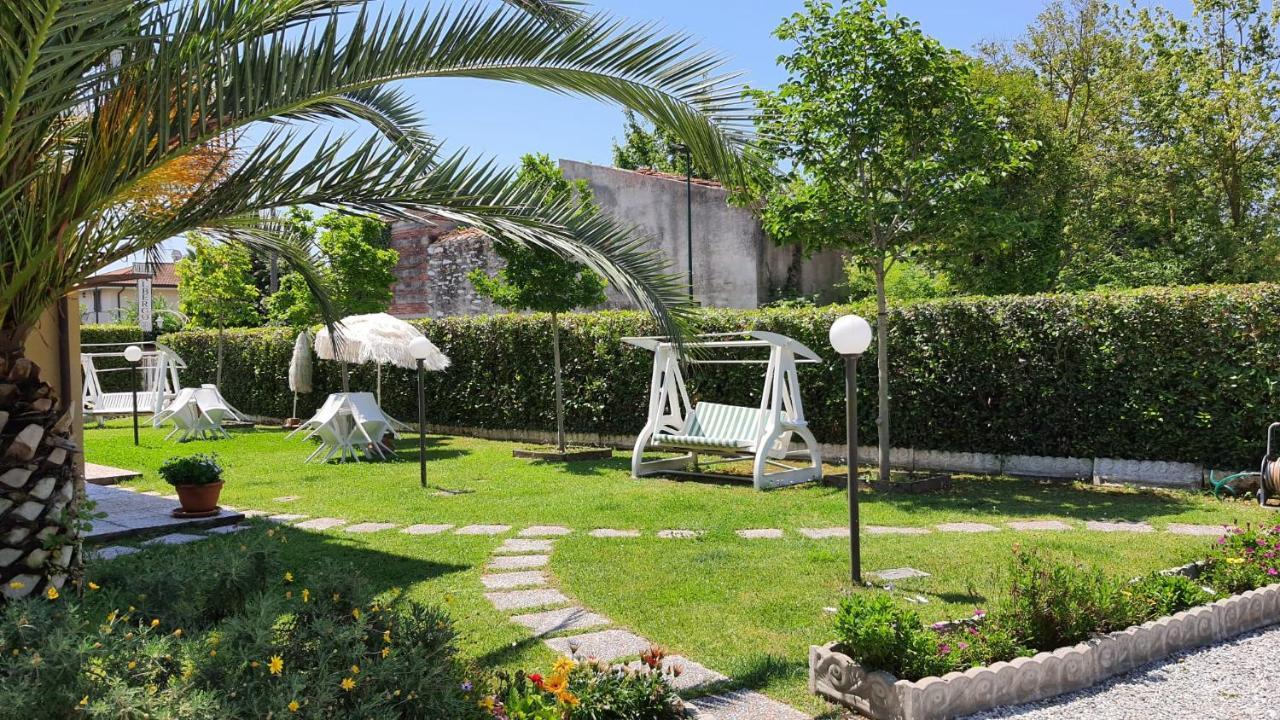 Bed&Breakfast Villa Lorena Forte dei Marmi Luaran gambar